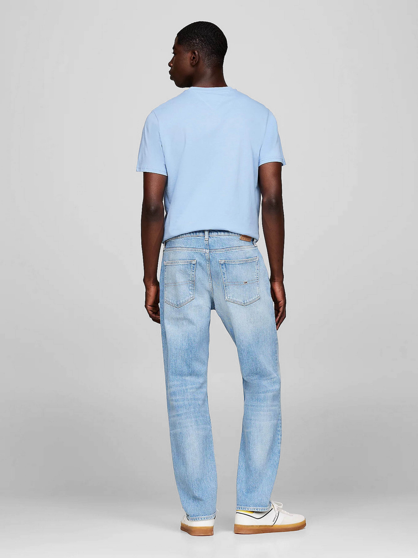 Джинсы Tommy Jeans модель DM0DM20182-1AB Джинсы Tommy Jeans модель DM0DM20182-1AB Фото