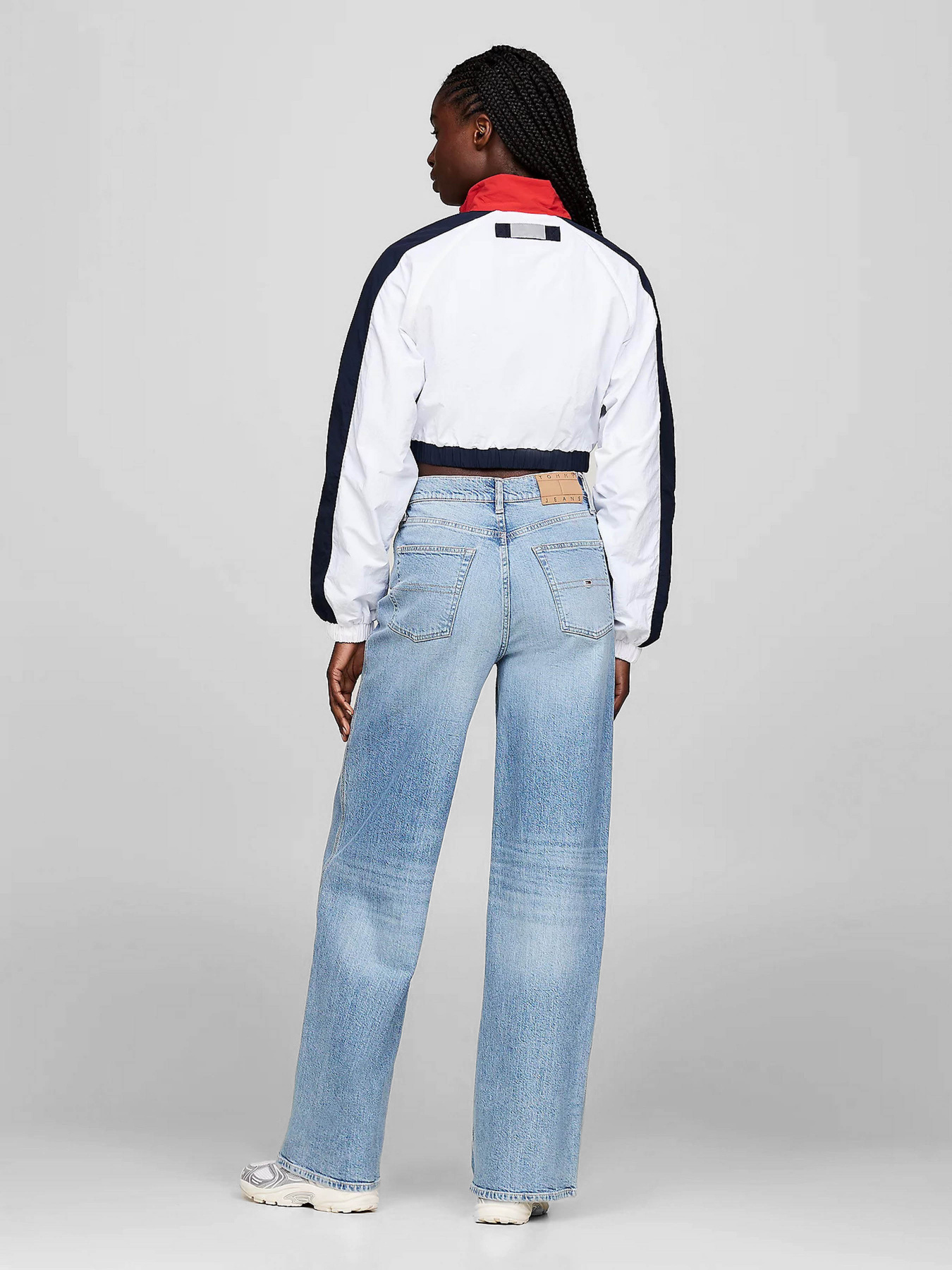 Куртки та дублянки Tommy Jeans модель DW0DW18628-YBR Фото