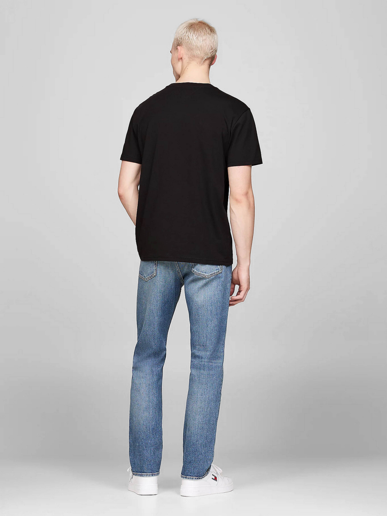 Футболки і поло Tommy Jeans модель DM0DM19683-BDS Футболки і поло Tommy Jeans модель DM0DM19683-BDS Фото