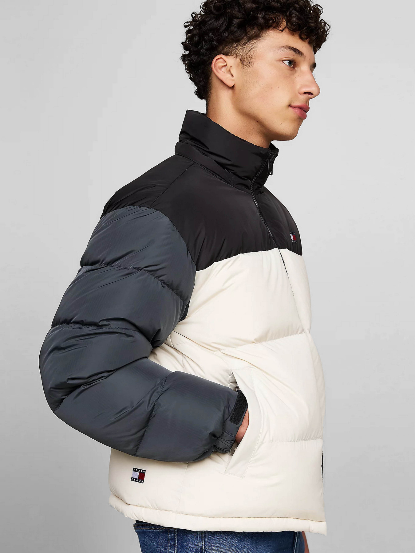 Куртки и дубленки Tommy Jeans модель DM0DM19639-ACG Фото