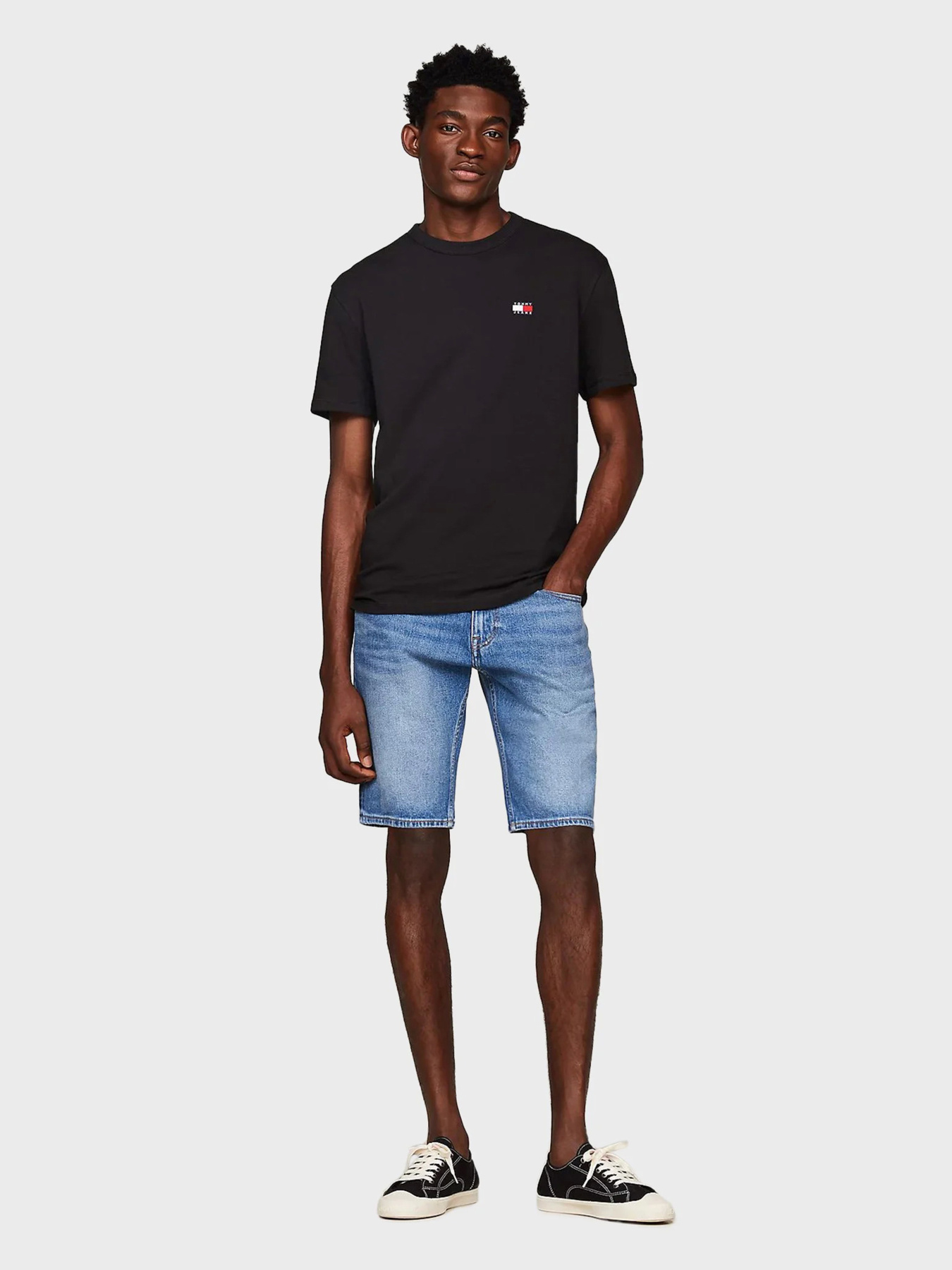Футболки і поло Tommy Jeans модель DM0DM17995-BDS Футболки і поло Tommy Jeans модель DM0DM17995-BDS Фото