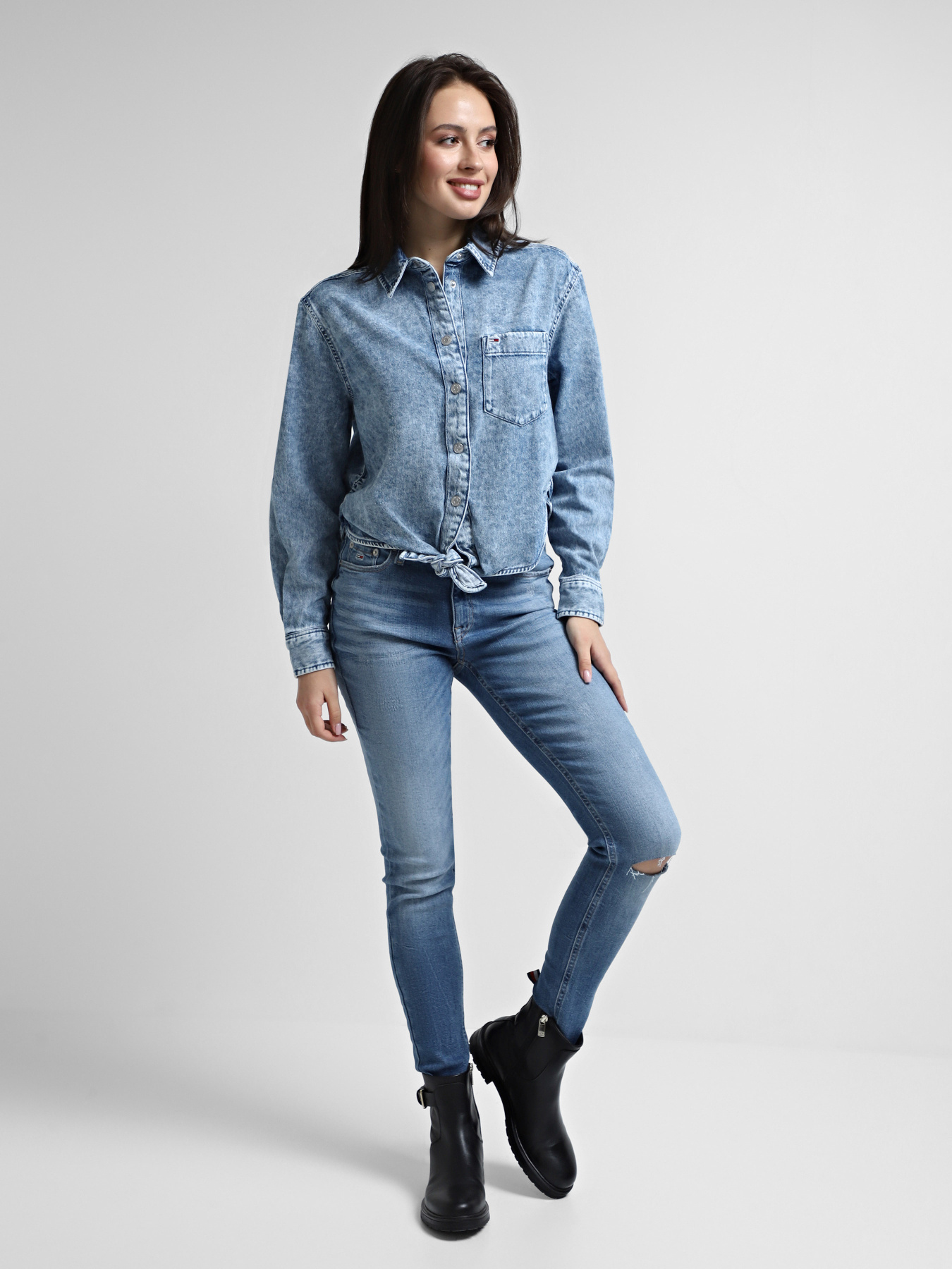 Рубашки Tommy Jeans модель DW0DW18868-1A4 Рубашки Tommy Jeans модель DW0DW18868-1A4 Фото