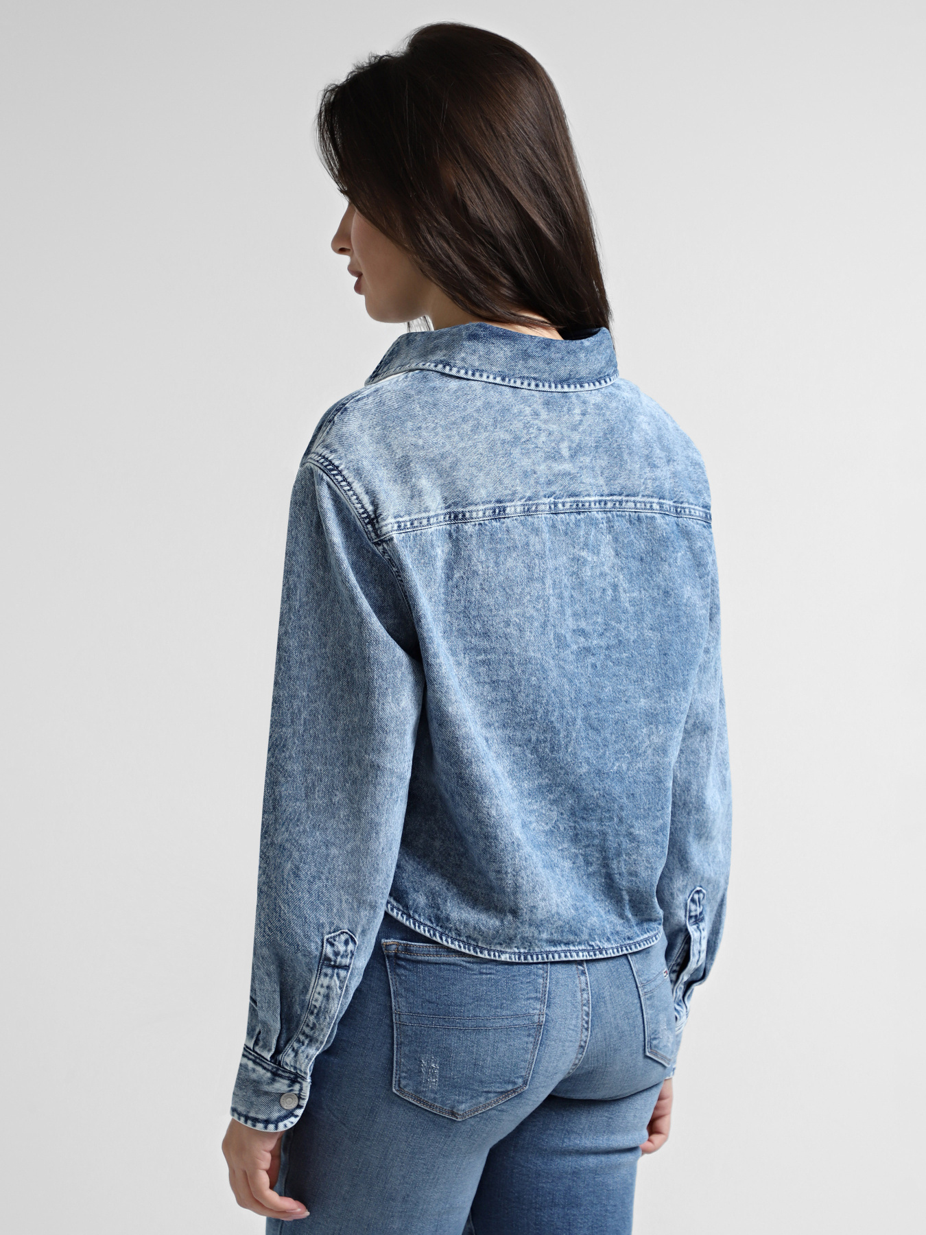 Рубашки Tommy Jeans модель DW0DW18868-1A4 Рубашки Tommy Jeans модель DW0DW18868-1A4 Фото