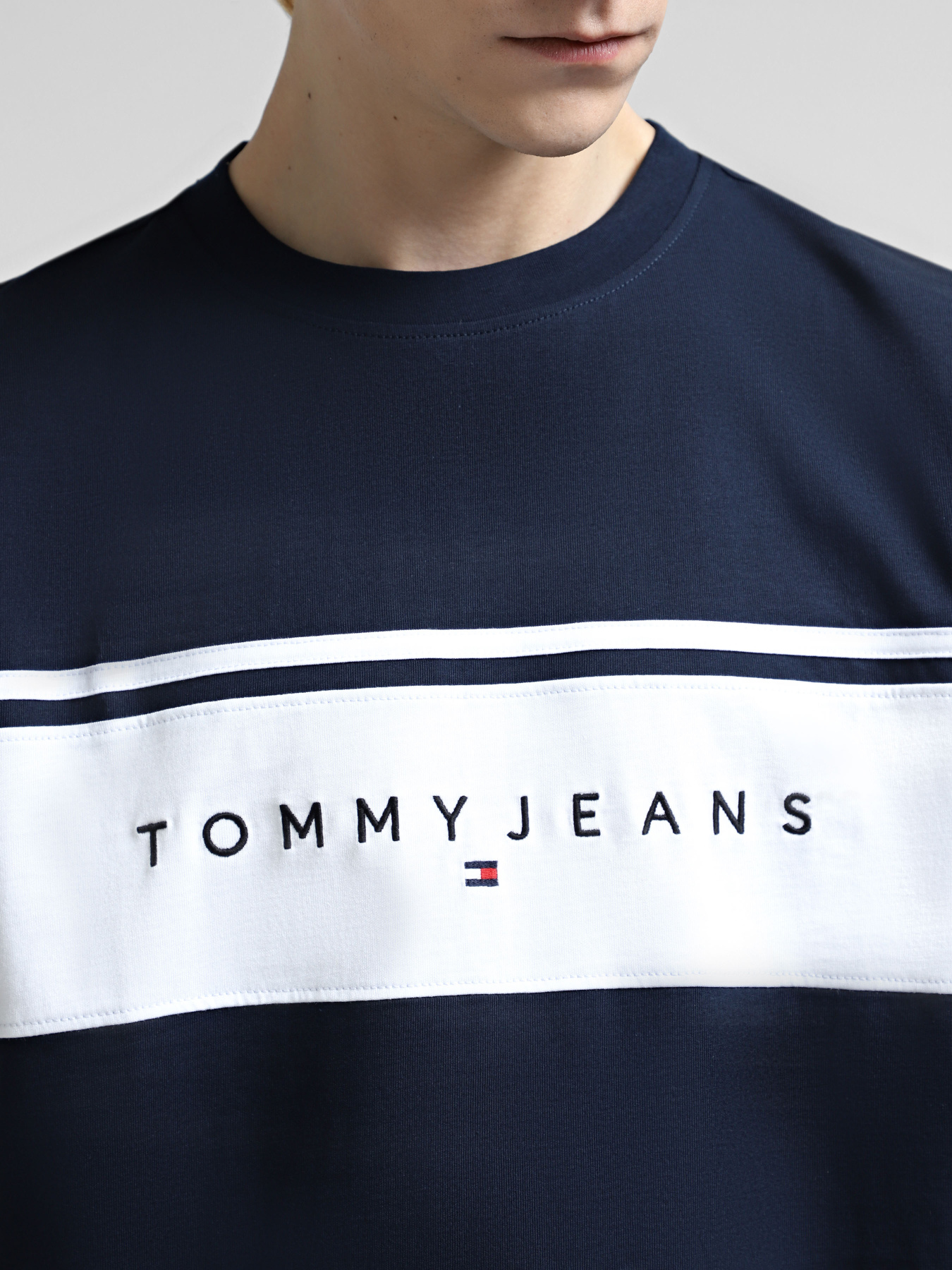 Футболки и поло Tommy Jeans модель DM0DM18658-C1G Фото
