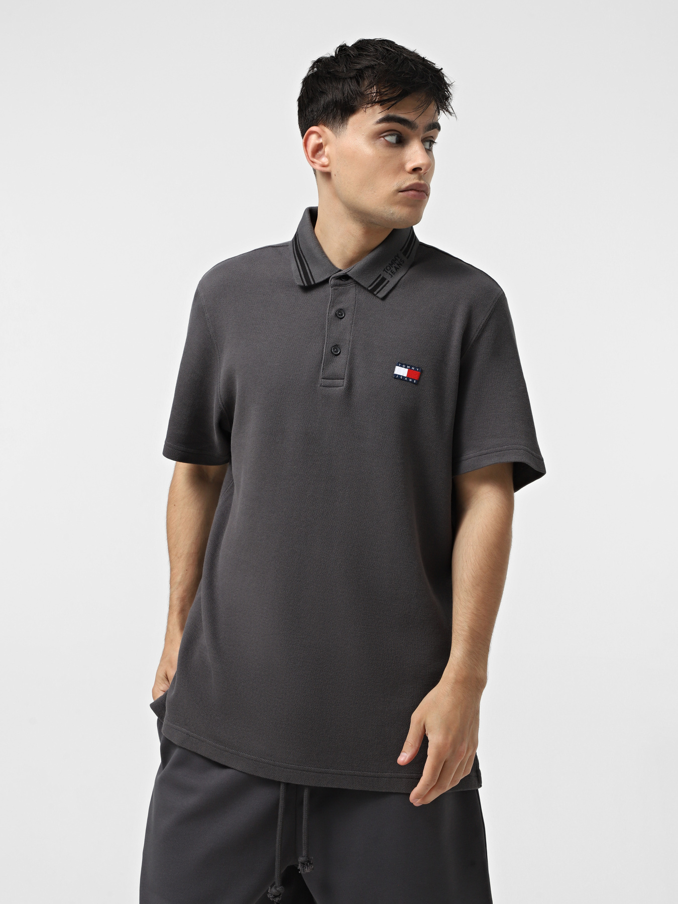 Футболки і поло Tommy Jeans модель DM0DM20917-PT2 Футболки і поло Tommy Jeans модель DM0DM20917-PT2 Фото