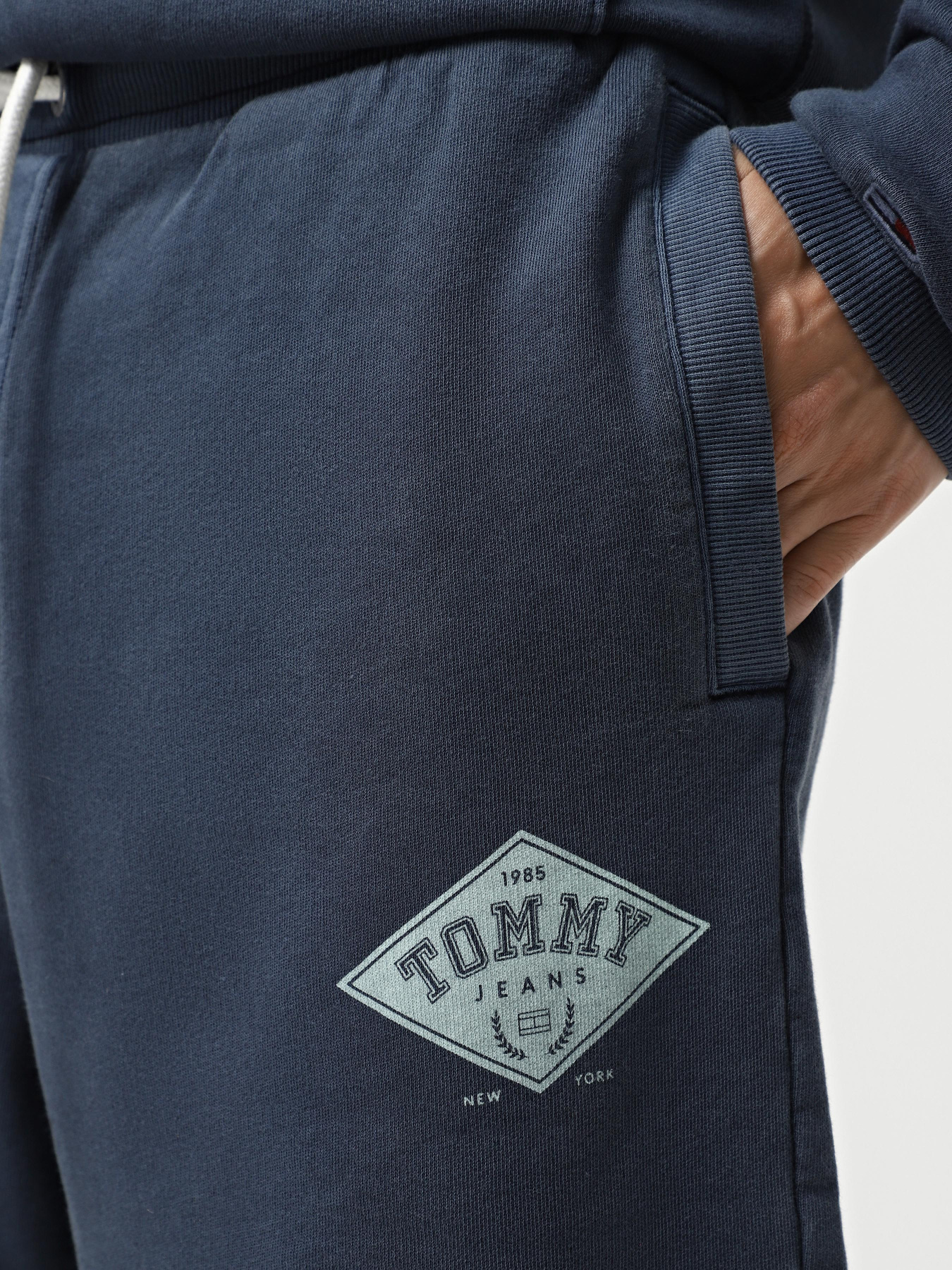 Шорти Tommy Jeans модель DM0DM20936-C1G Шорти Tommy Jeans модель DM0DM20936-C1G Фото