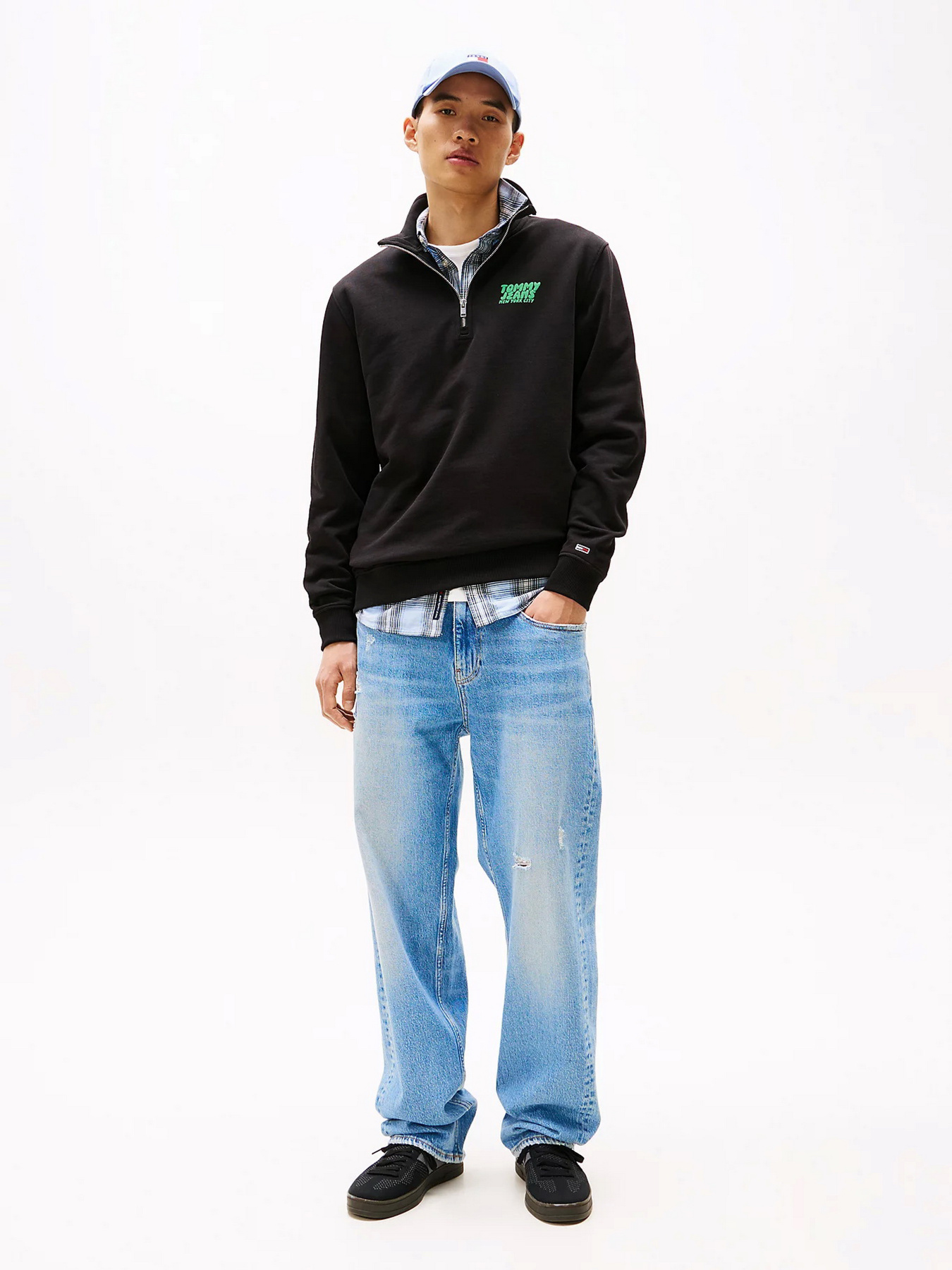 Худі та світшоти Tommy Jeans модель DM0DM21865-BDS Худі та світшоти Tommy Jeans модель DM0DM21865-BDS Фото