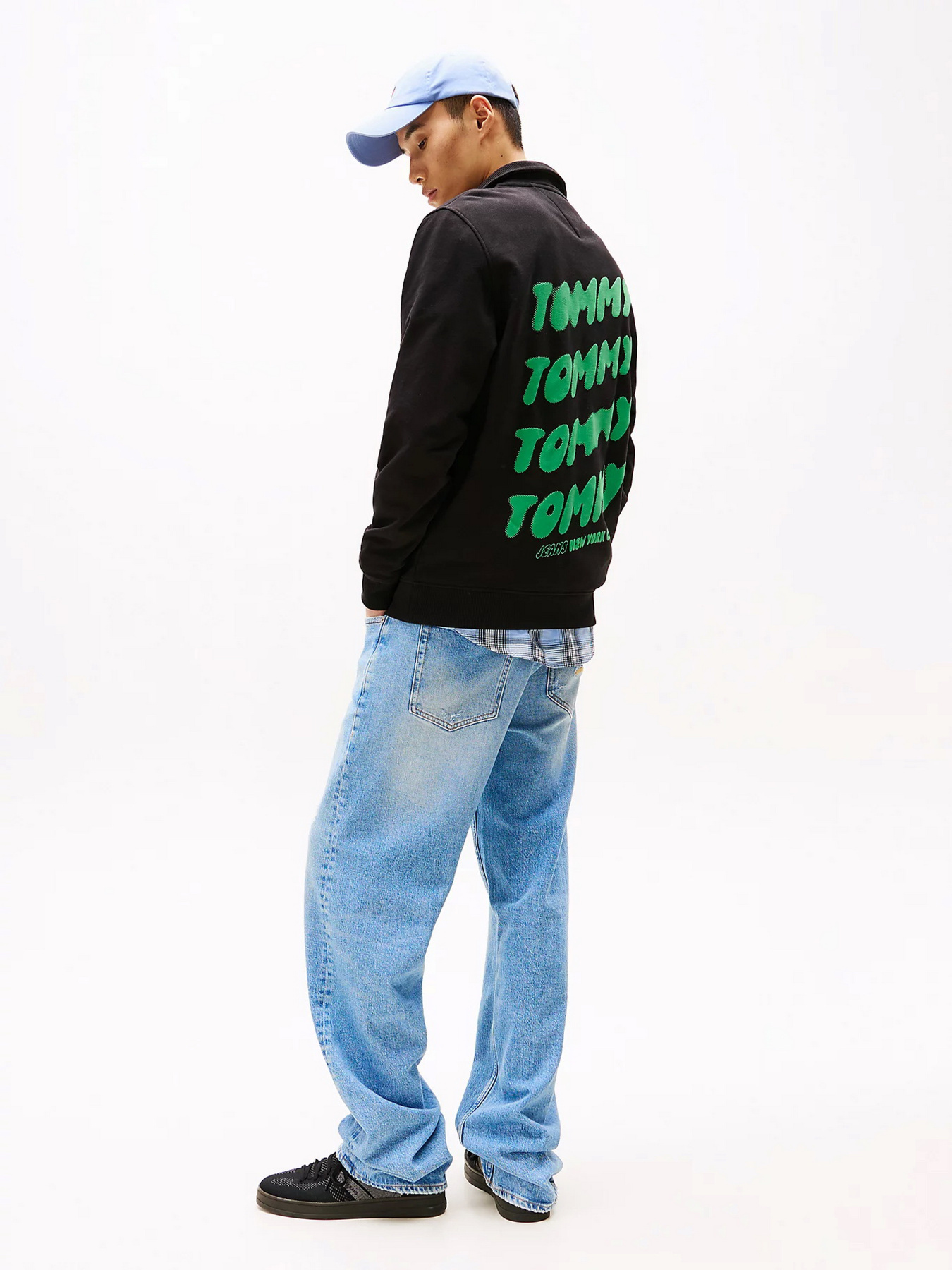 Худі та світшоти Tommy Jeans модель DM0DM21865-BDS Худі та світшоти Tommy Jeans модель DM0DM21865-BDS Фото