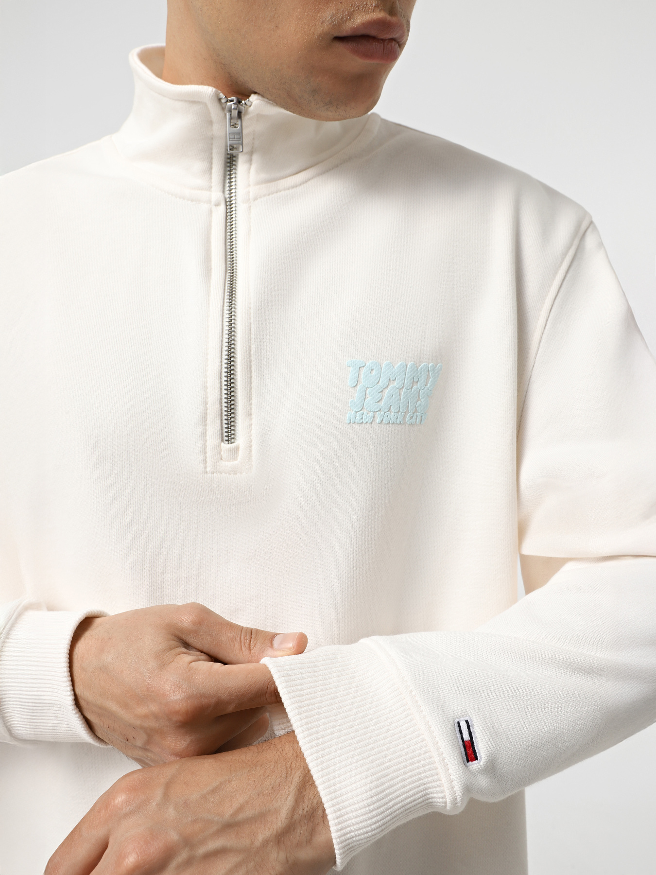 Худі та світшоти Tommy Jeans модель DM0DM21865-YBH Худі та світшоти Tommy Jeans модель DM0DM21865-YBH Фото
