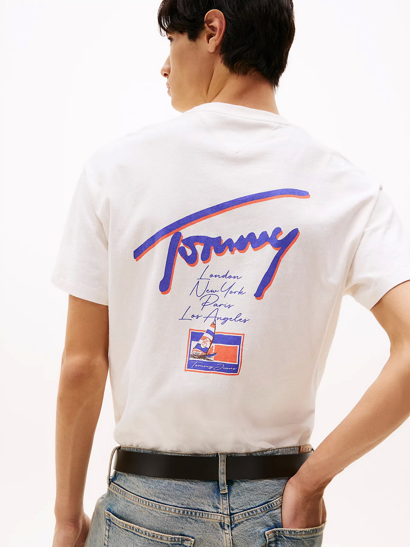 Футболки и поло Tommy Jeans модель DM0DM20768-YBH Футболки и поло Tommy Jeans модель DM0DM20768-YBH Фото