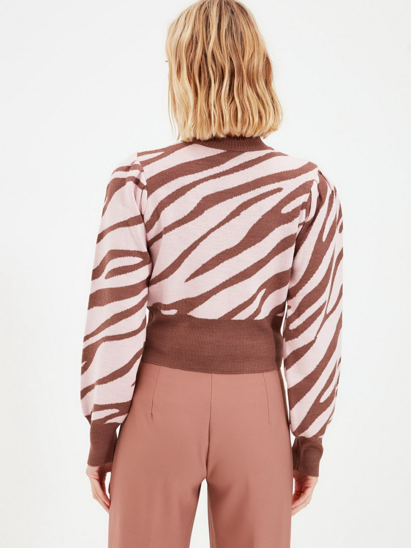 Свитры и кардиганы Trendyol модель TWOAW21KZ0010/Gul Kurusu Свитры и кардиганы Trendyol модель TWOAW21KZ0010/Gul Kurusu Фото