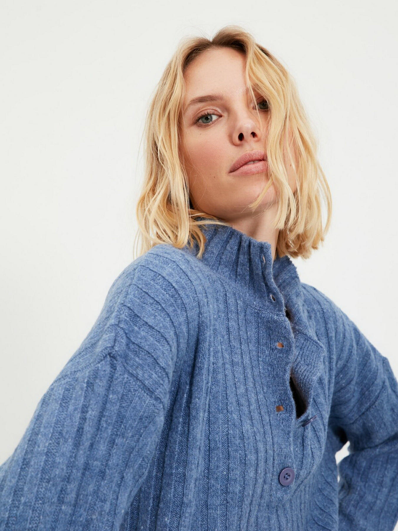 Свитры и кардиганы Trendyol модель TWOAW21KZ0783/Mavi Свитры и кардиганы Trendyol модель TWOAW21KZ0783/Mavi Фото