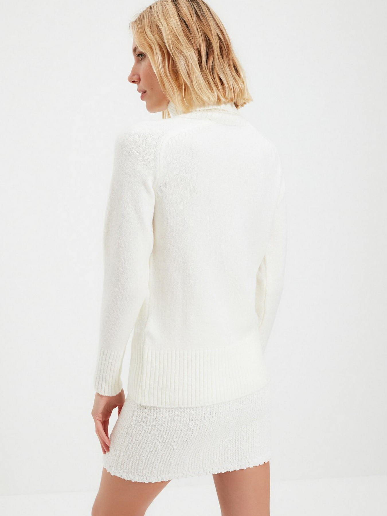 Свитры и кардиганы Trendyol модель TWOAW21KZ1343/Ekru Свитры и кардиганы Trendyol модель TWOAW21KZ1343/Ekru Фото