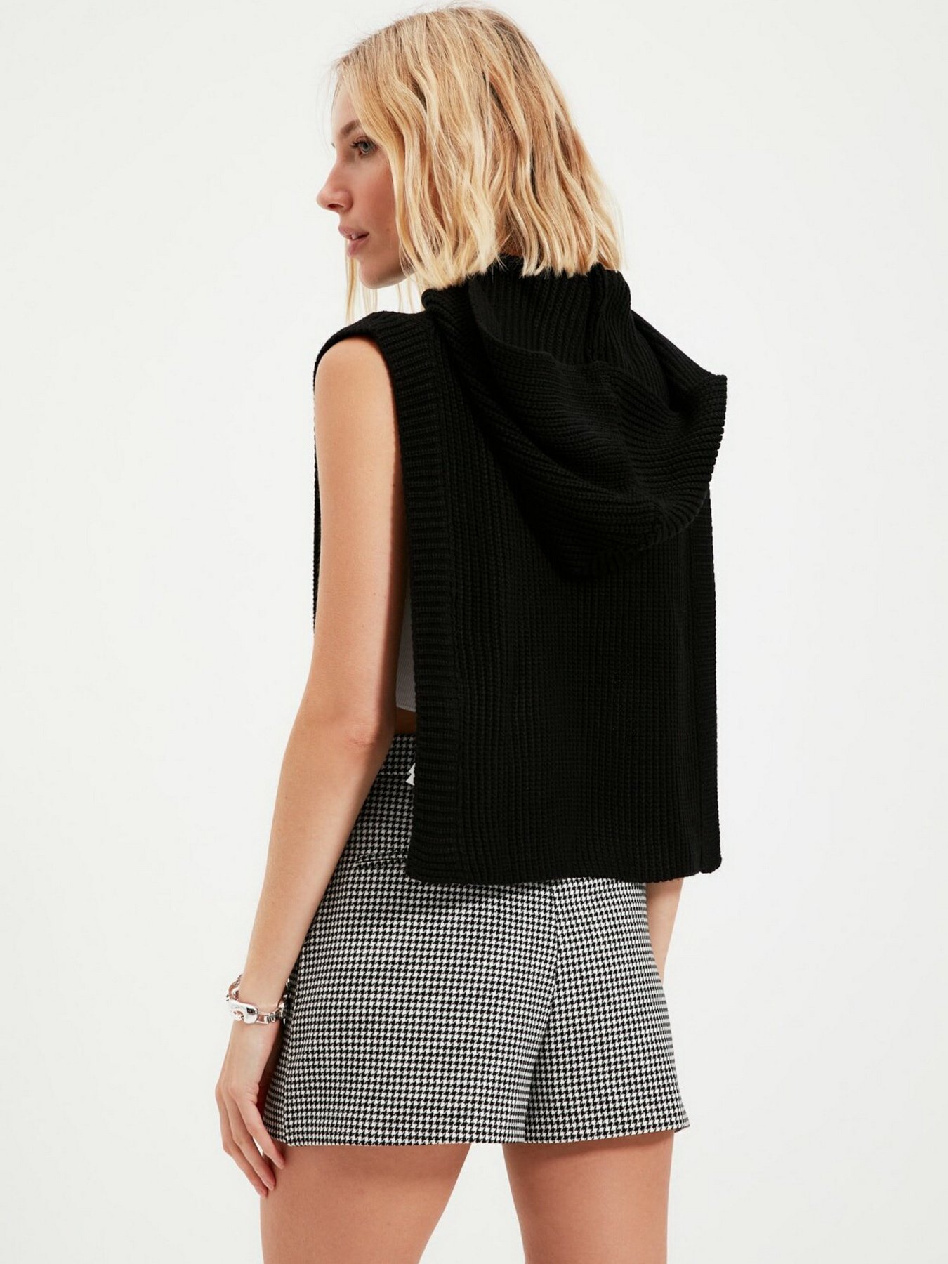 Свитры и кардиганы Trendyol модель TWOAW22BZ0027/Siyah Свитры и кардиганы Trendyol модель TWOAW22BZ0027/Siyah Фото