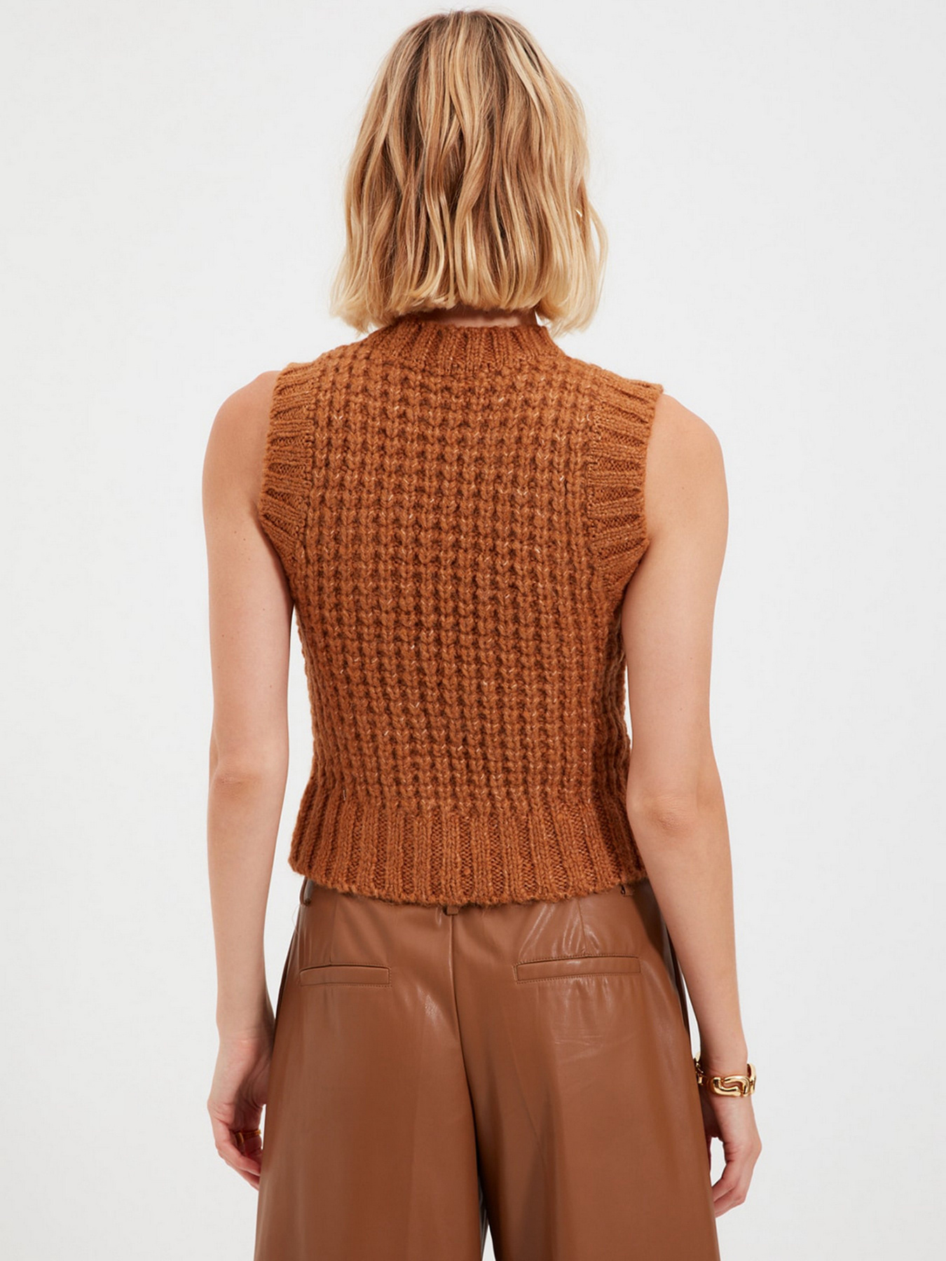 Свитры и кардиганы Trendyol модель TWOAW22BZ0002/Camel Свитры и кардиганы Trendyol модель TWOAW22BZ0002/Camel Фото