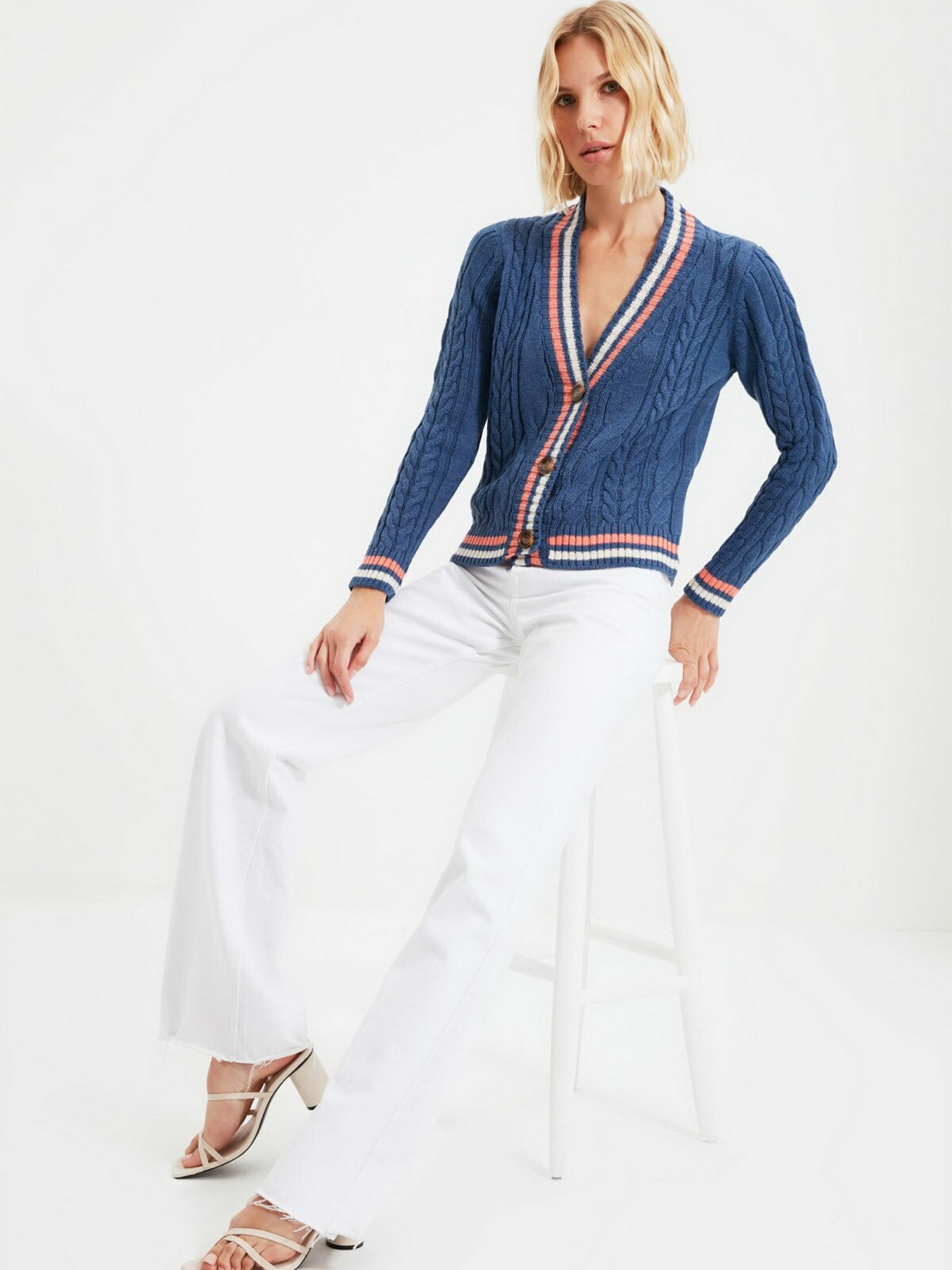 Свитры и кардиганы Trendyol модель TWOAW22HI0447/Indigo Свитры и кардиганы Trendyol модель TWOAW22HI0447/Indigo Фото
