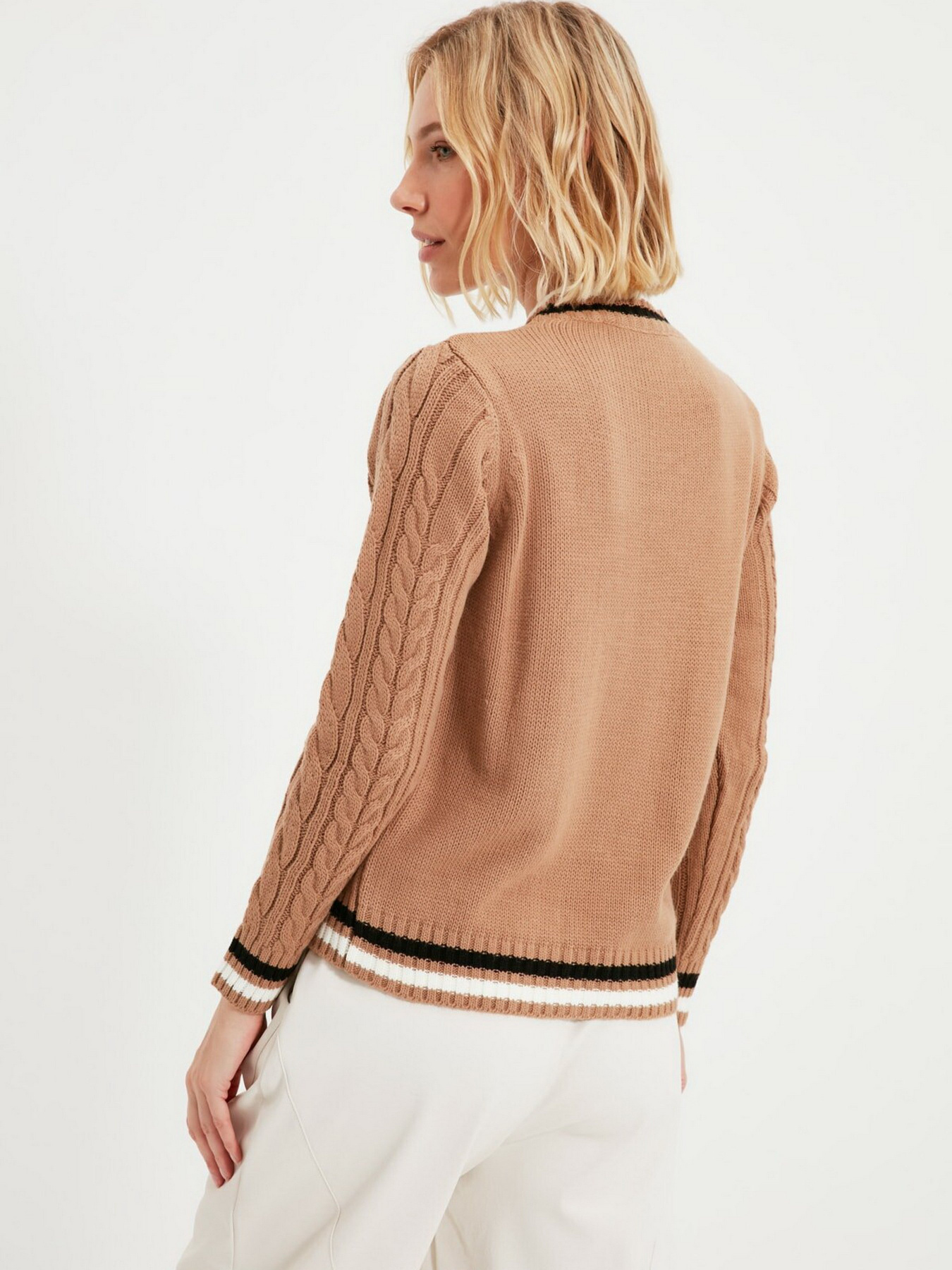 Свитры и кардиганы Trendyol модель TWOAW22HI0447/Kahverengi Свитры и кардиганы Trendyol модель TWOAW22HI0447/Kahverengi Фото