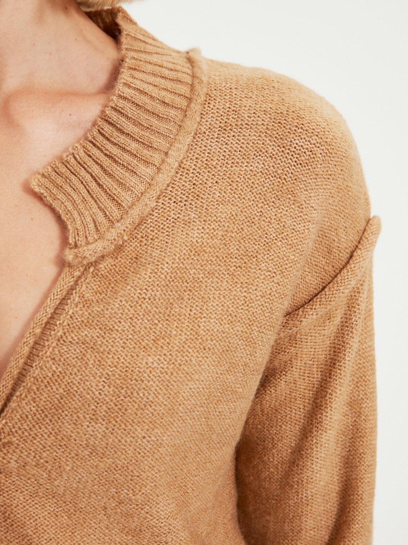 Свитры и кардиганы Trendyol модель TWOAW22HI0467/Camel Свитры и кардиганы Trendyol модель TWOAW22HI0467/Camel Фото