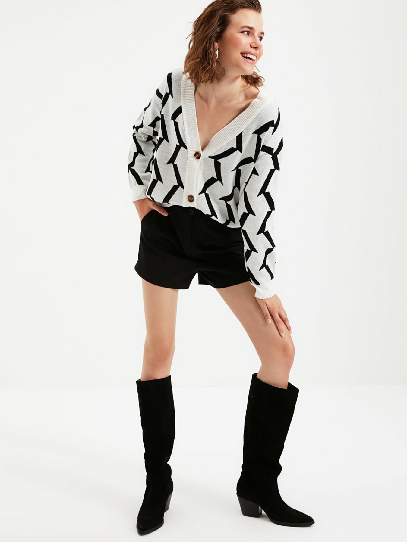 Свитры и кардиганы Trendyol модель TWOAW22HI0600/Ekru Свитры и кардиганы Trendyol модель TWOAW22HI0600/Ekru Фото