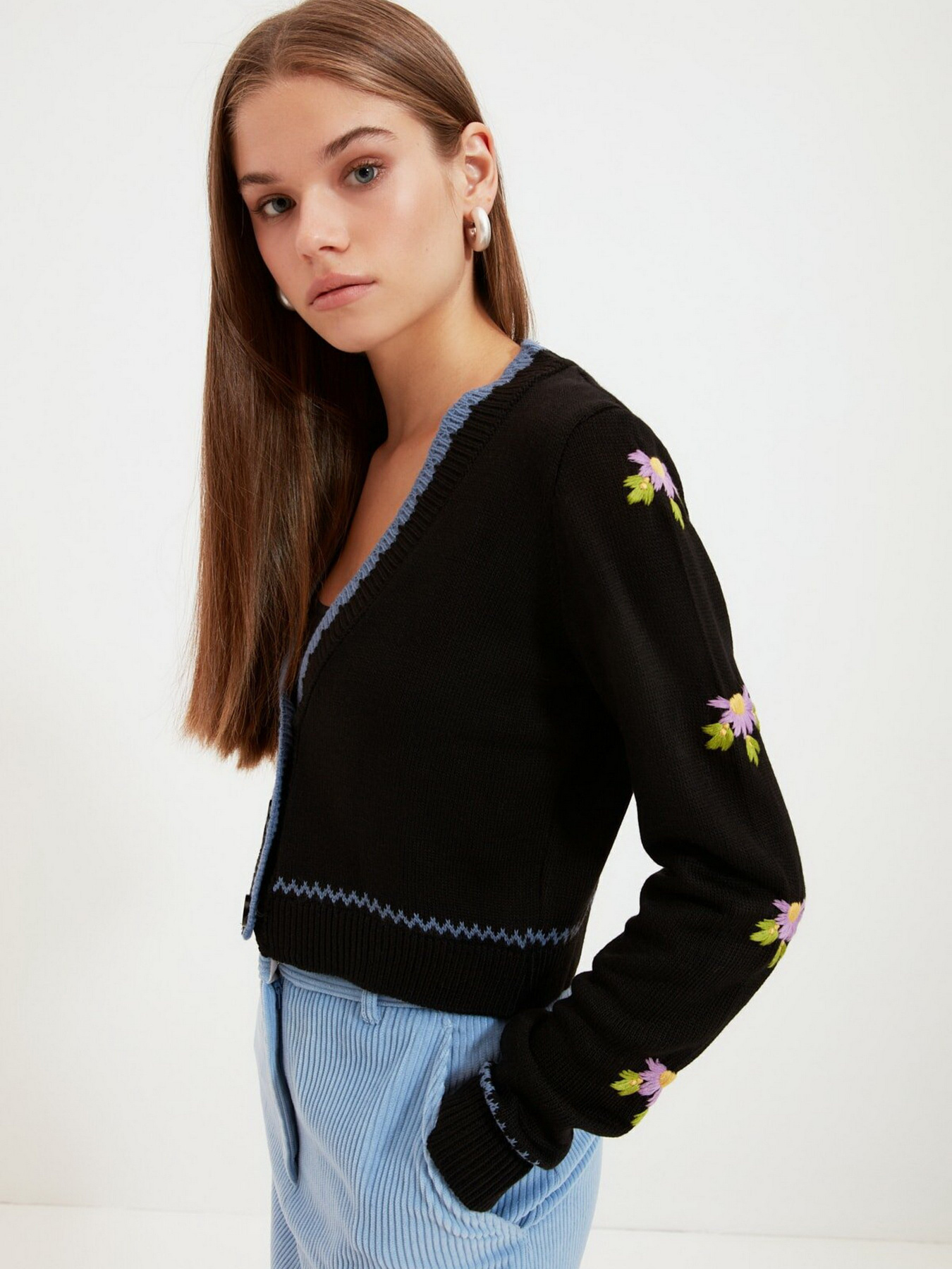 Свитры и кардиганы Trendyol модель TWOAW22HI0112/Siyah Свитры и кардиганы Trendyol модель TWOAW22HI0112/Siyah Фото