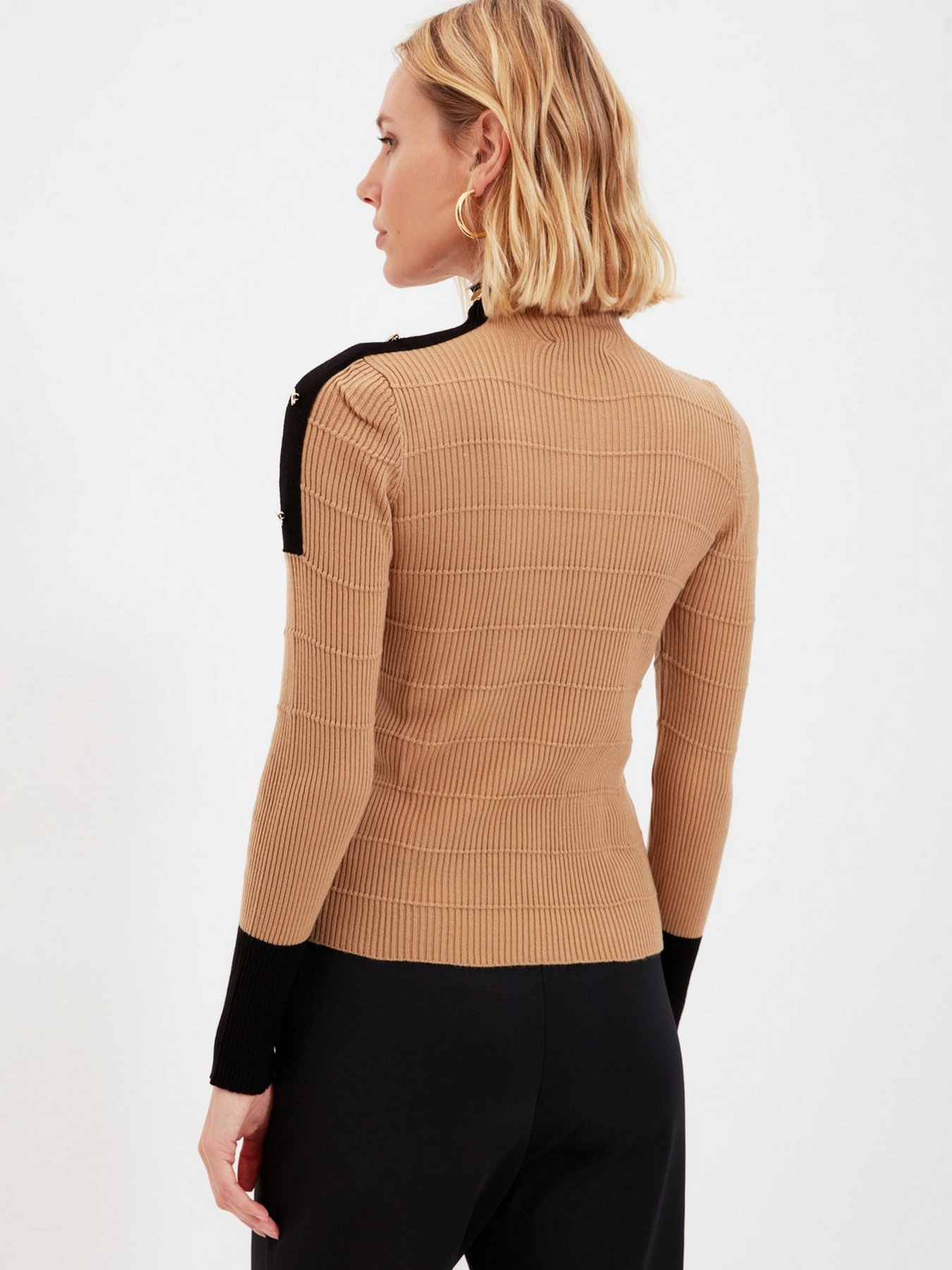 Свитры и кардиганы Trendyol модель TWOAW22KZ0197/Camel Свитры и кардиганы Trendyol модель TWOAW22KZ0197/Camel Фото