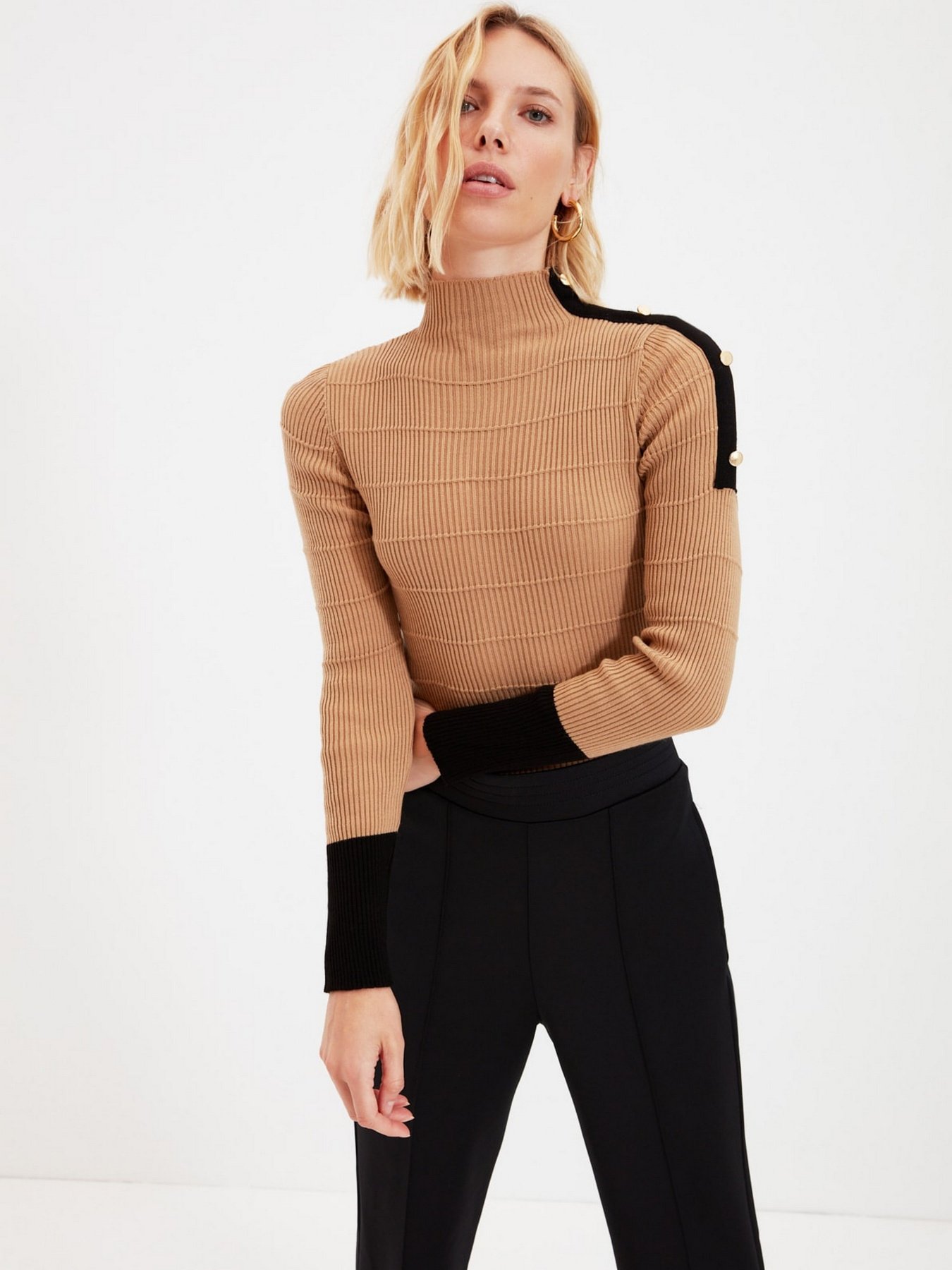 Свитры и кардиганы Trendyol модель TWOAW22KZ0197/Camel Свитры и кардиганы Trendyol модель TWOAW22KZ0197/Camel Фото