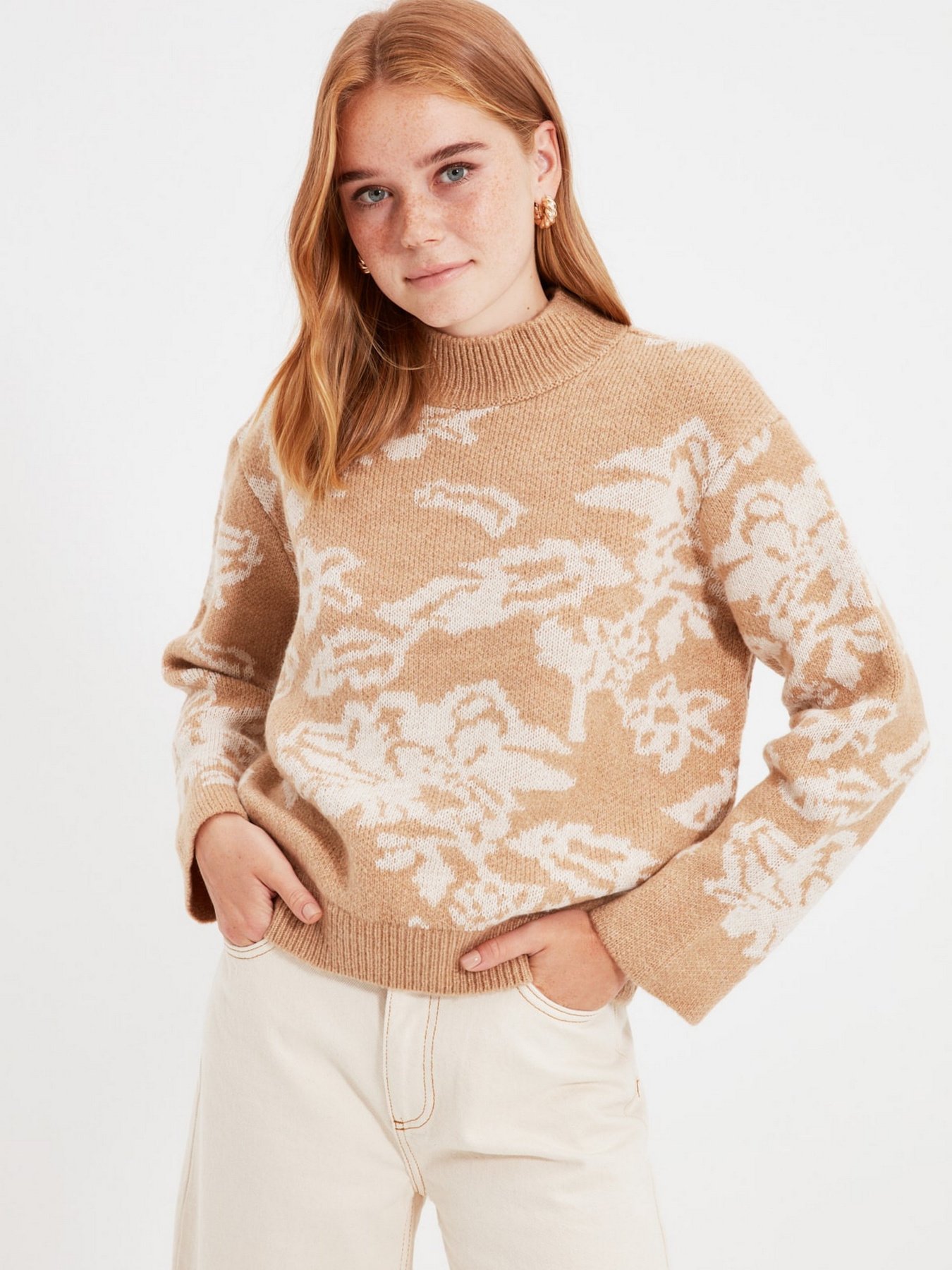 Свитры и кардиганы Trendyol модель TWOAW22KZ0227/Ekru Фото