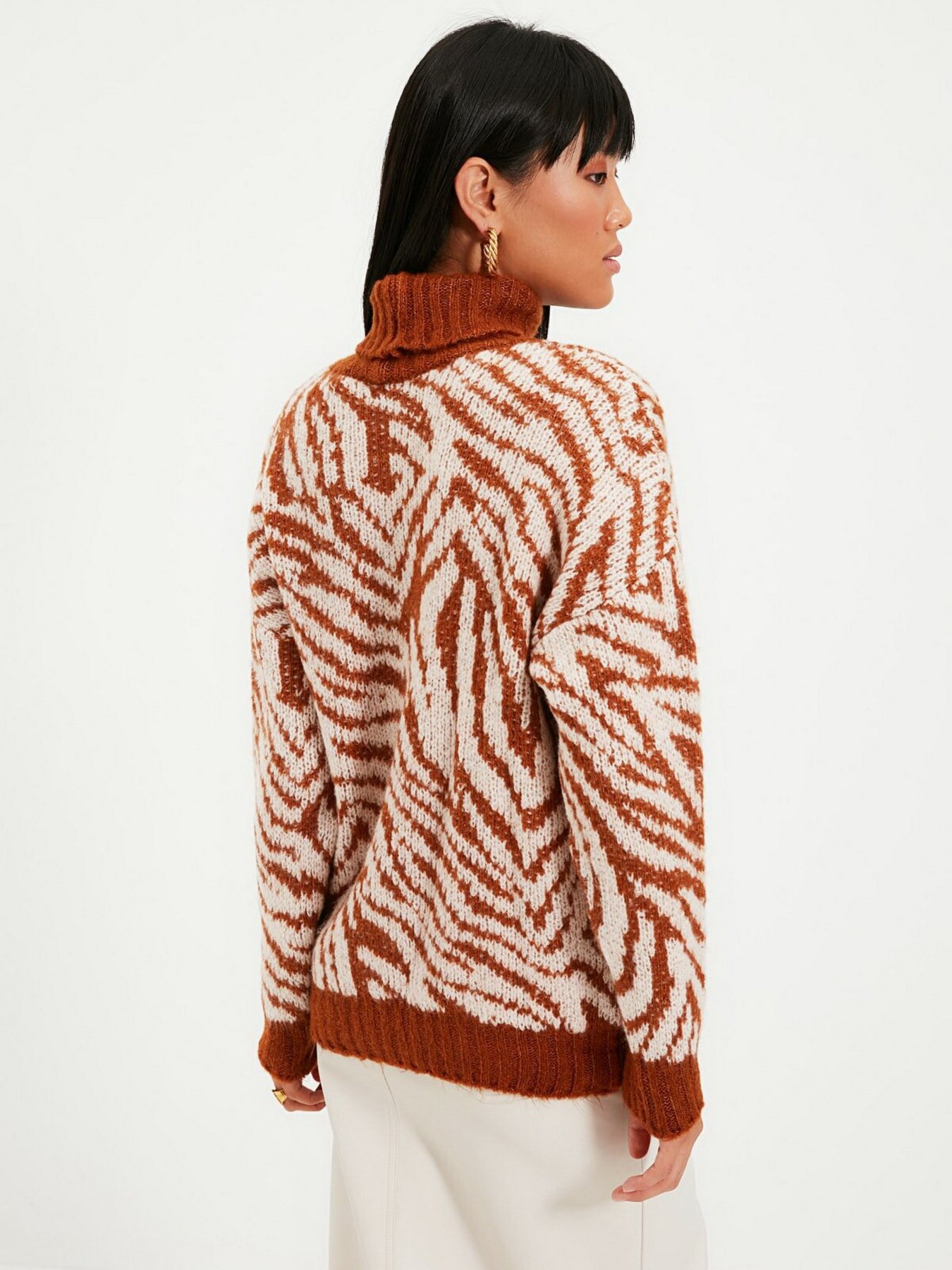 Свитры и кардиганы Trendyol модель TWOAW22KZ0493/Kahverengi Свитры и кардиганы Trendyol модель TWOAW22KZ0493/Kahverengi Фото