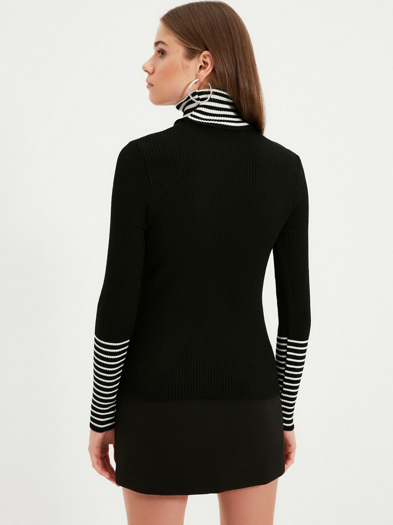 Свитры и кардиганы Trendyol модель TWOAW22KZ1251/Siyah Свитры и кардиганы Trendyol модель TWOAW22KZ1251/Siyah Фото