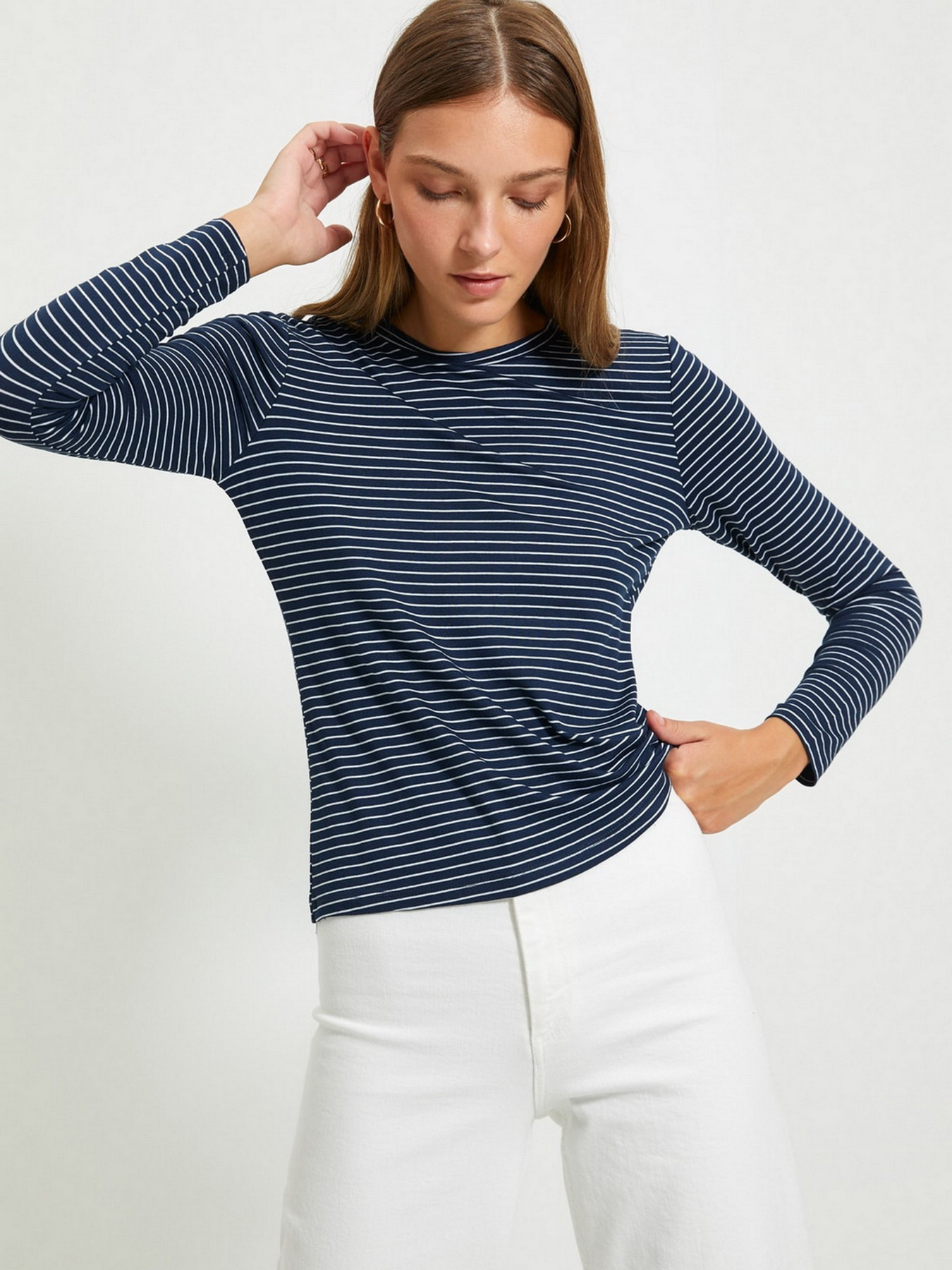 Худи и свитшоты Trendyol модель TWOAW20TS0097/Lacivert Худи и свитшоты Trendyol модель TWOAW20TS0097/Lacivert Фото