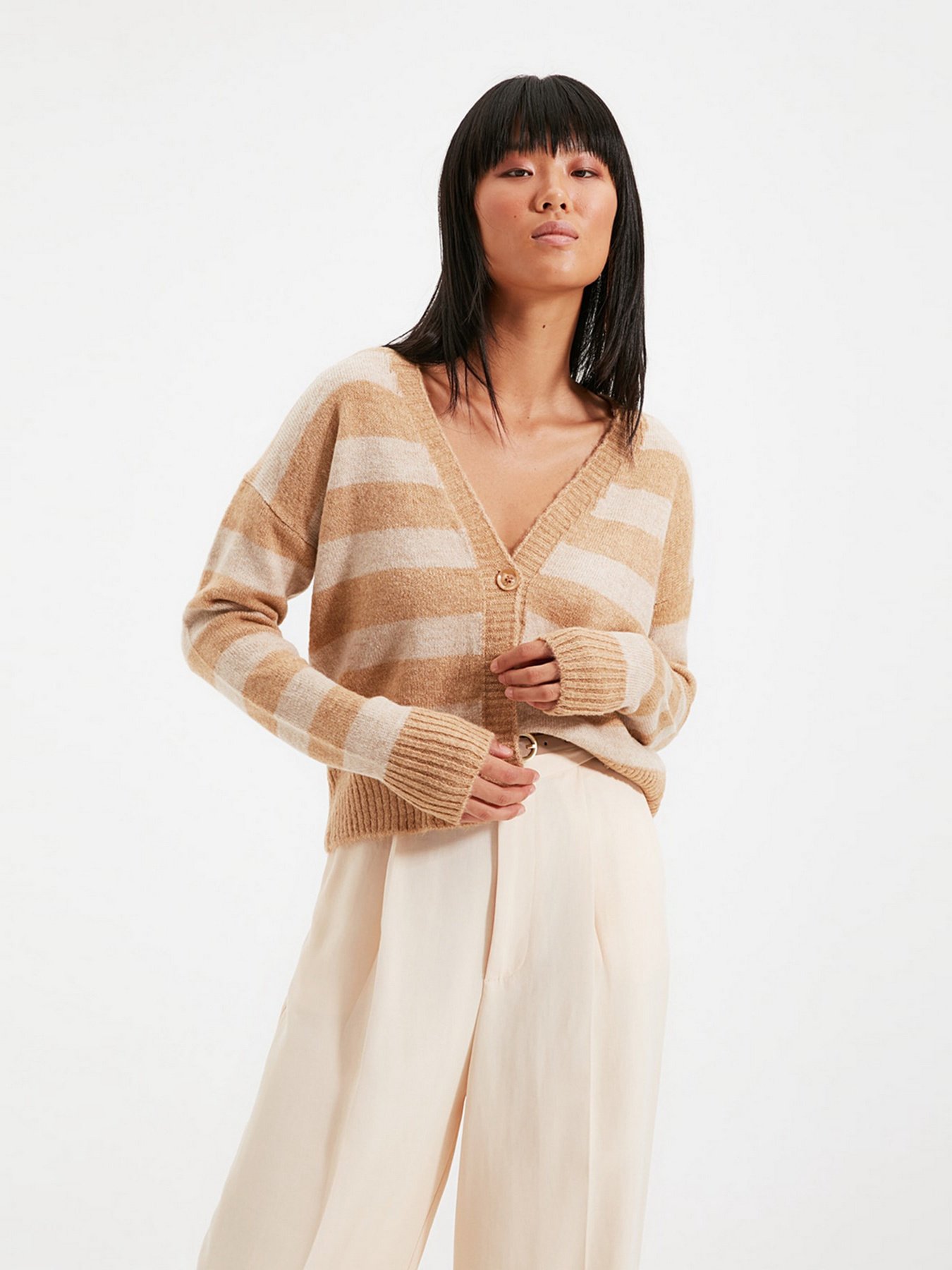 Свитры и кардиганы Trendyol модель TWOAW22HI0506/Camel Свитры и кардиганы Trendyol модель TWOAW22HI0506/Camel Фото