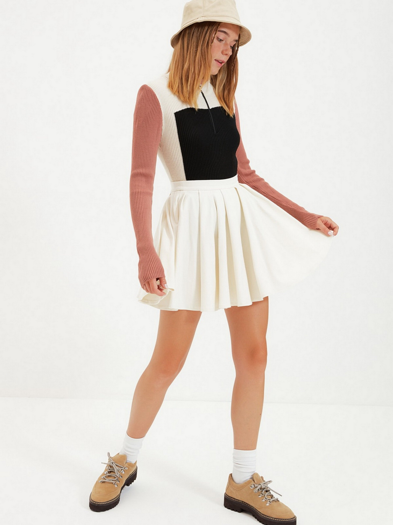 Свитры и кардиганы Trendyol модель TWOAW22KZ0012/Siyah Свитры и кардиганы Trendyol модель TWOAW22KZ0012/Siyah Фото