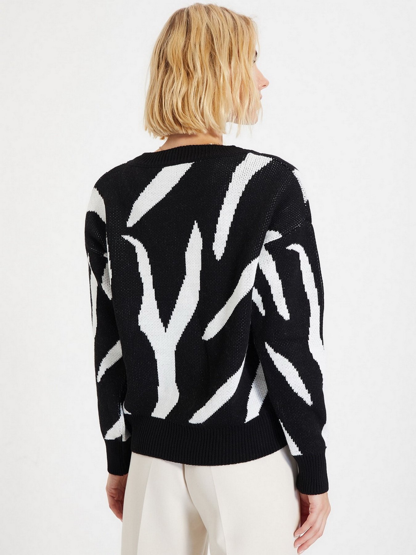 Свитры и кардиганы Trendyol модель TWOAW22KZ1648/Siyah Свитры и кардиганы Trendyol модель TWOAW22KZ1648/Siyah Фото