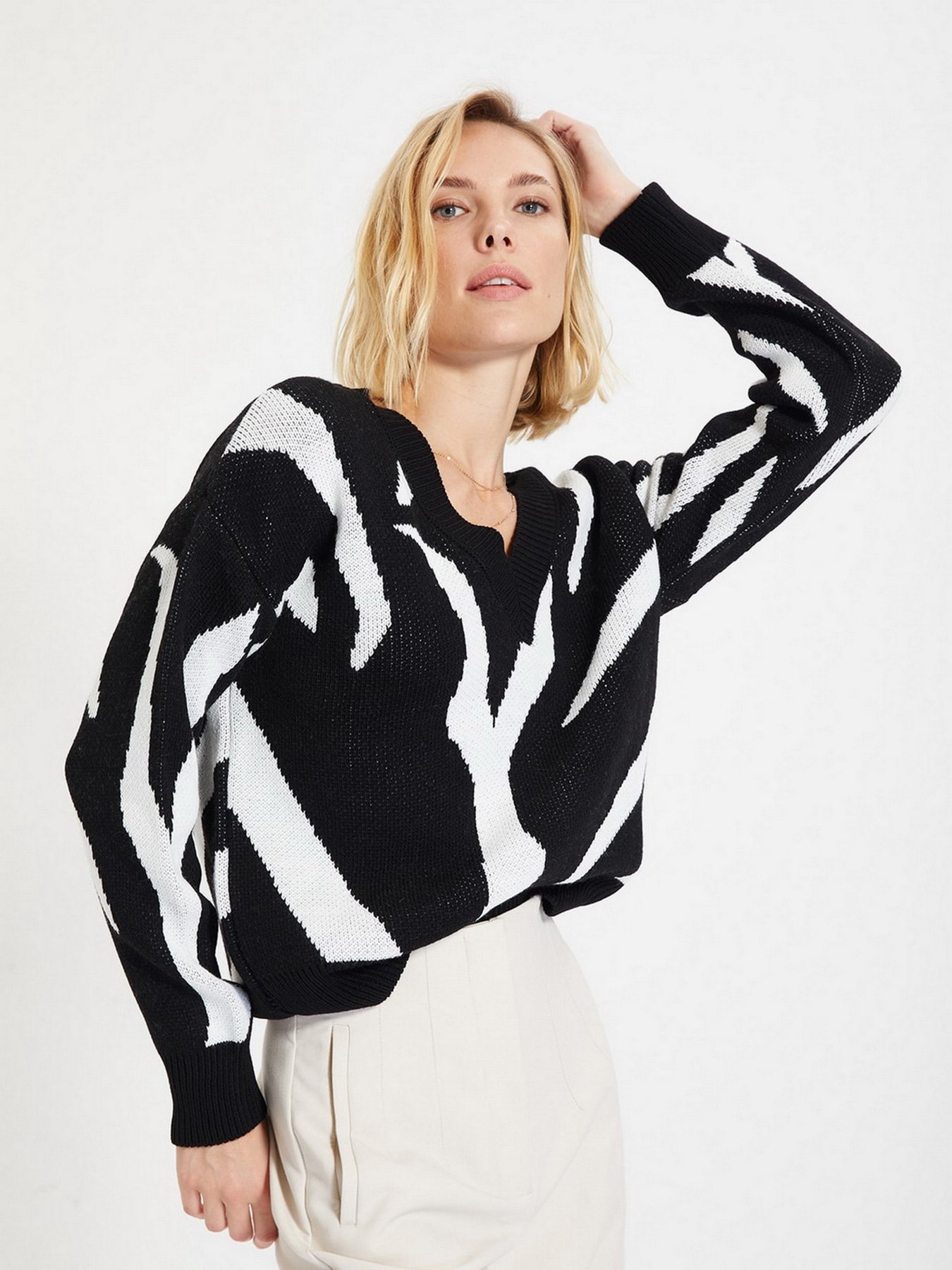 Свитры и кардиганы Trendyol модель TWOAW22KZ1648/Siyah Свитры и кардиганы Trendyol модель TWOAW22KZ1648/Siyah Фото