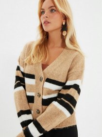 Свитры и кардиганы Trendyol модель TWOAW22KZ1631/Camel Фото