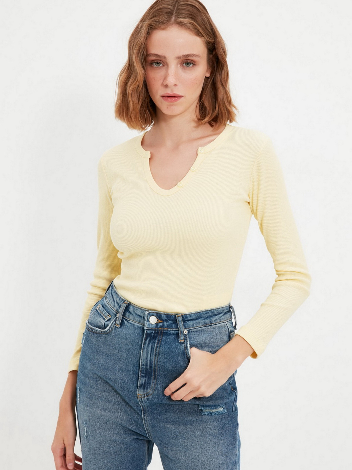 Свитры и кардиганы Trendyol модель TWOAW22BZ0937/Sari Свитры и кардиганы Trendyol модель TWOAW22BZ0937/Sari Фото