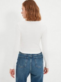 Свитры и кардиганы Trendyol модель TWOAW22BZ0982/Ekru Фото