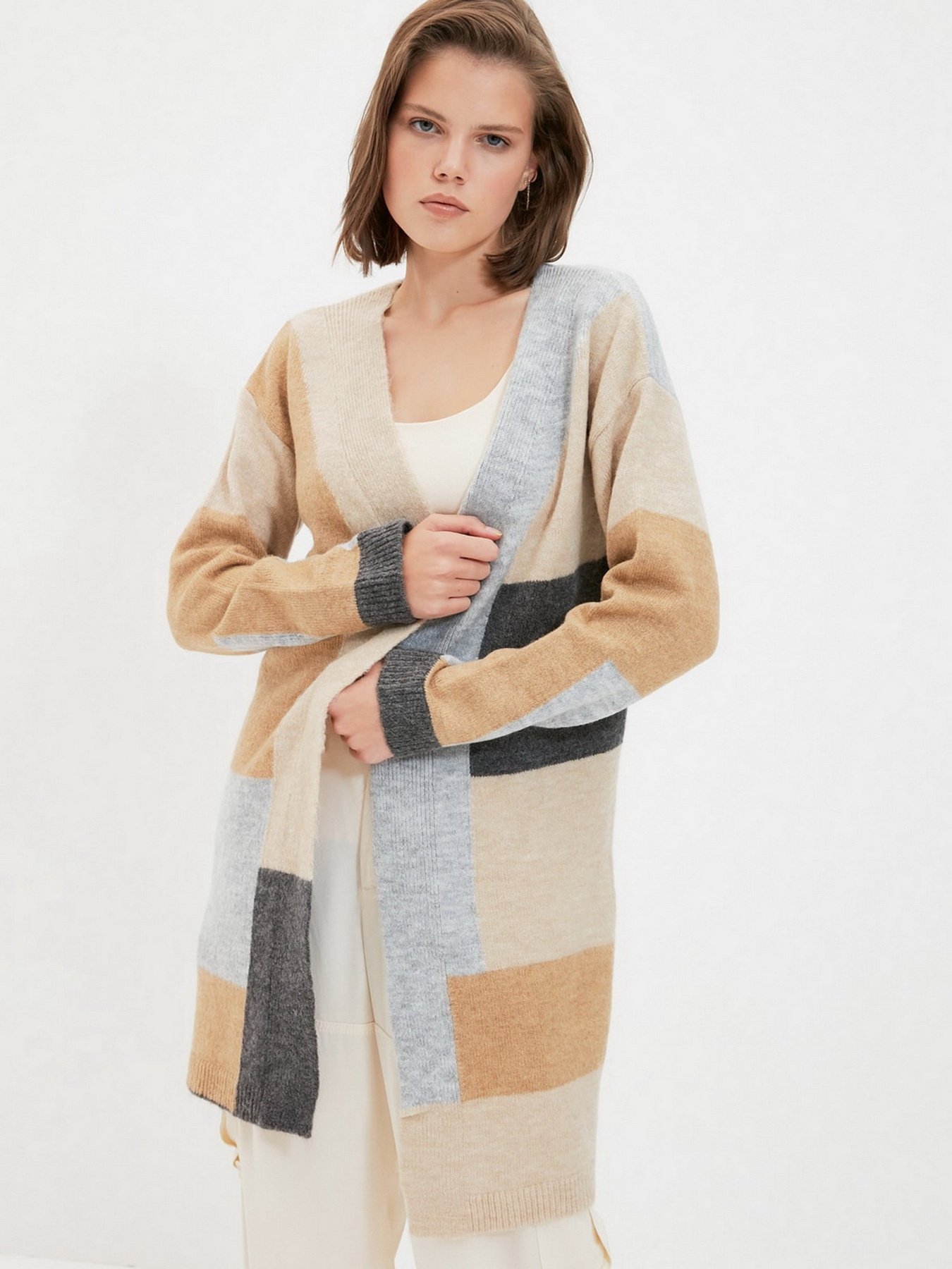 Свитры и кардиганы Trendyol модель TWOAW22HI0507/Ekru Фото