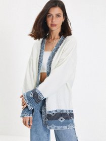 Свитры и кардиганы Trendyol модель TWOAW22HI0566/Ekru Фото
