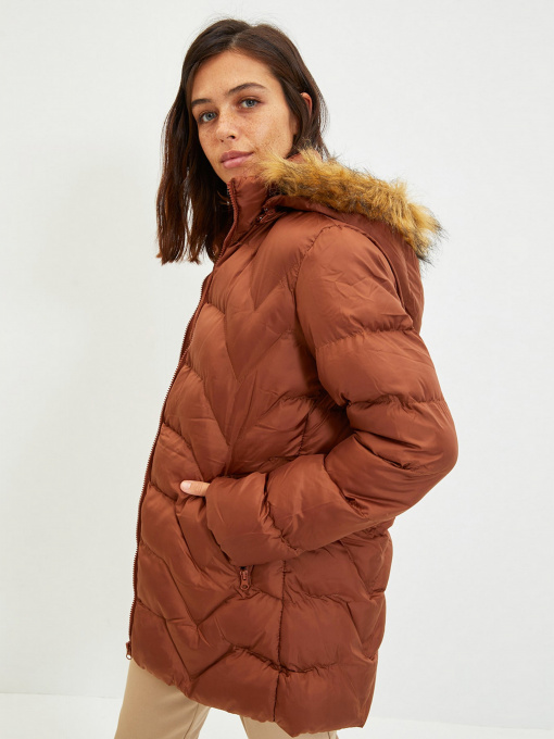 Куртки и дубленки Trendyol модель TWOAW22MO0582/Kahverengi Фото