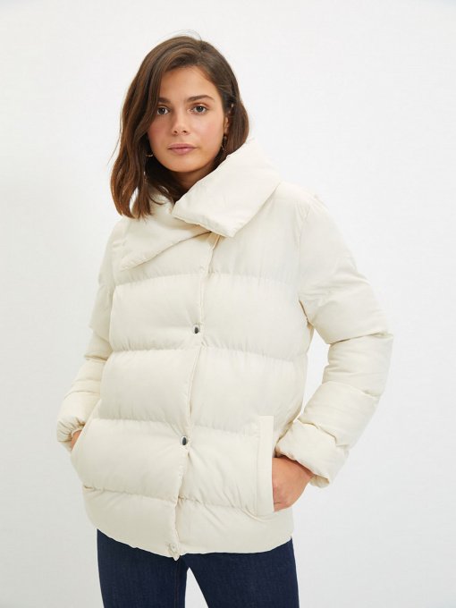 Куртки и дубленки Trendyol модель TWOAW22MO0402/Ekru Фото