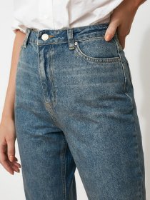 Джинсы Trendyol Mom модель TWOAW21JE0223/Mavi Фото