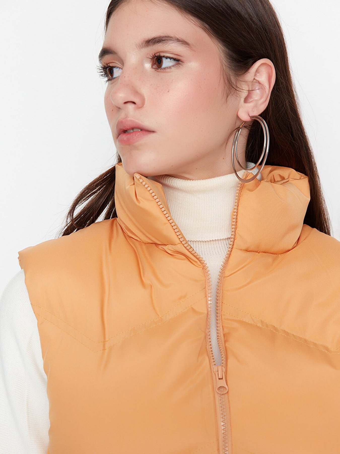 Куртки и дубленки Trendyol модель TWOAW23YE00028/Turuncu Фото