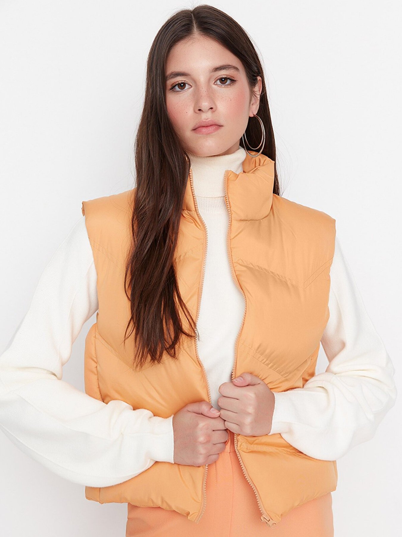 Куртки и дубленки Trendyol модель TWOAW23YE00028/Turuncu Фото