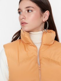 Куртки и дубленки Trendyol модель TWOAW23YE00028/Turuncu Фото