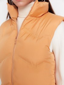 Куртки и дубленки Trendyol модель TWOAW23YE00028/Turuncu Фото