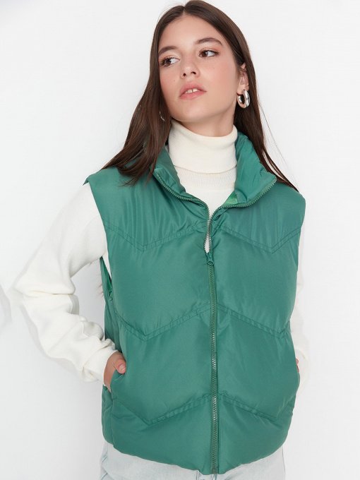 Куртки и дубленки Trendyol модель TWOAW23YE00028/Yesil Фото