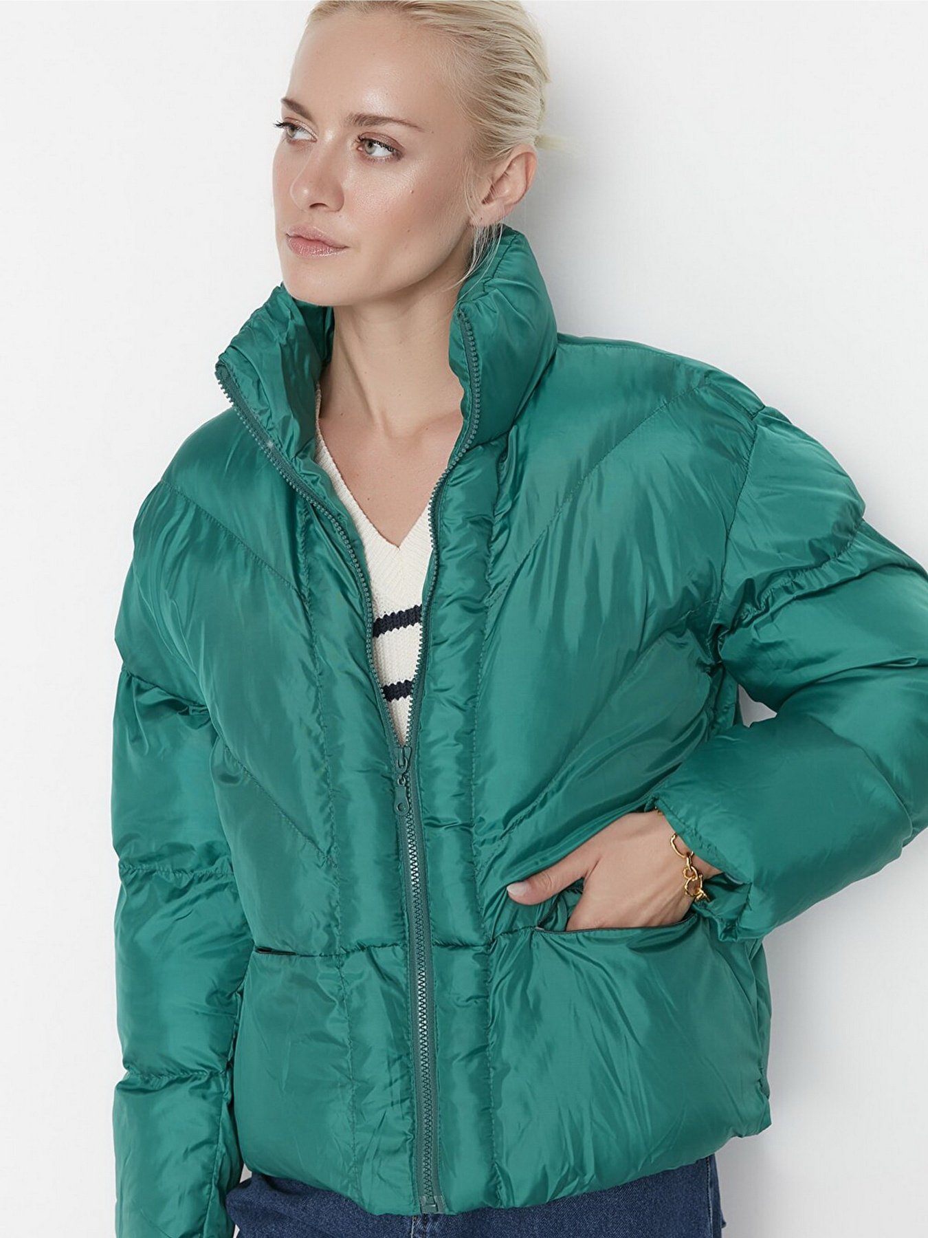 Куртки та дублянки Trendyol модель TWOAW22MO0079/Ordek Basi Yesili Куртки та дублянки Trendyol модель TWOAW22MO0079/Ordek Basi Yesili Фото