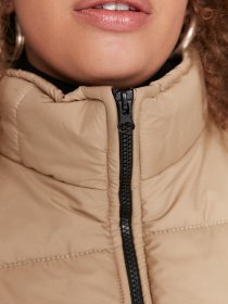 Куртки и дубленки Trendyol модель TBBAW23BH00004/Bej Фото