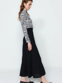 Юбки Trendyol модель TCTSS23EE00005/Siyah Фото